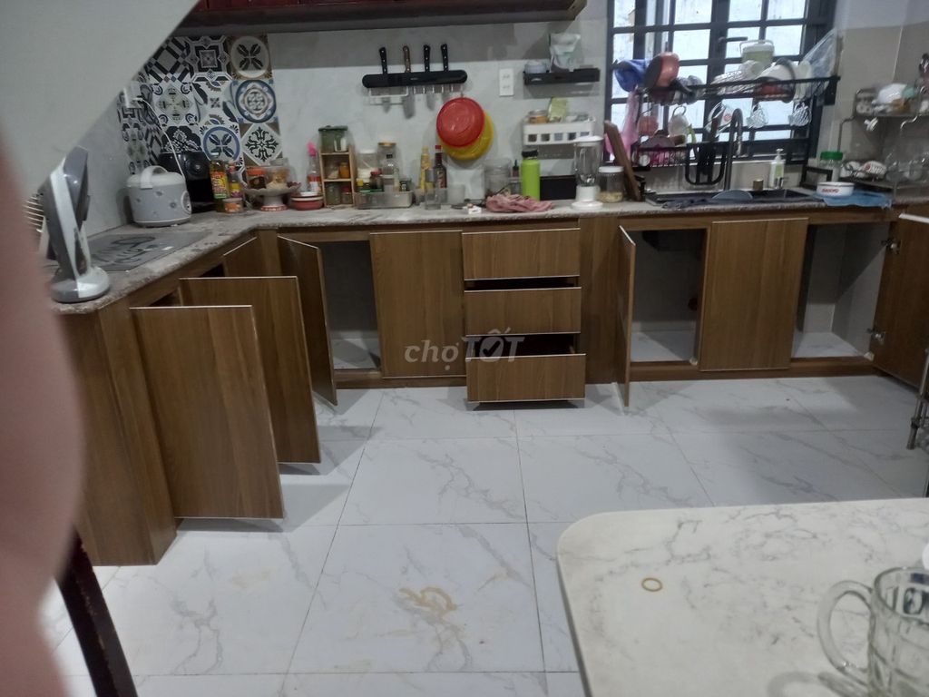 Cải tạo tủ bếp dưới có khung bê tông ở Hóc Môn. Mua bán Tủ, kệ gia đình tại Huyện Hóc Môn Tp Hồ Chí Minh được đăng bởi Nguyên tủ bếp nhựa ECOPLAST hình 1