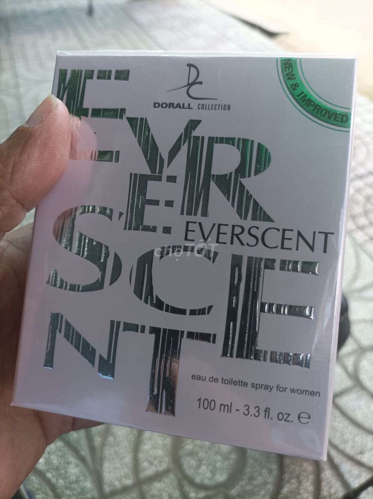 Nước hoa chính hãng có 4 chai