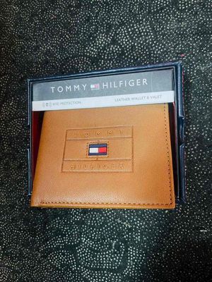 Ví Tommy Hilfiger xách tay thanh lý 850k( 99%. Mua bán Túi xách tại Quận Bình Thạnh Tp Hồ Chí Minh được đăng bởi Minh Nguyen