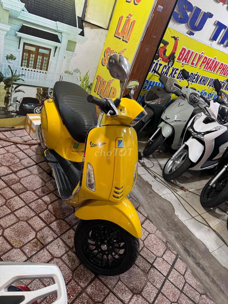 Piaggio Vespa Sprint Желтый
