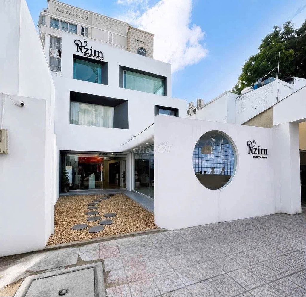 Аренда · 4 комн. · 306 м² · Quận 3, ул. Đường Nguyễn Thông