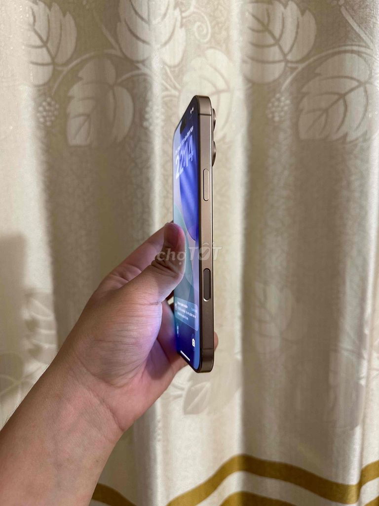 iPhone 16 Pro Max 256GB Vàng 98%. Mua bán Điện thoại tại Quận Kiến An Hải Phòng được đăng bởi Đỗ Mạnh hình 1
