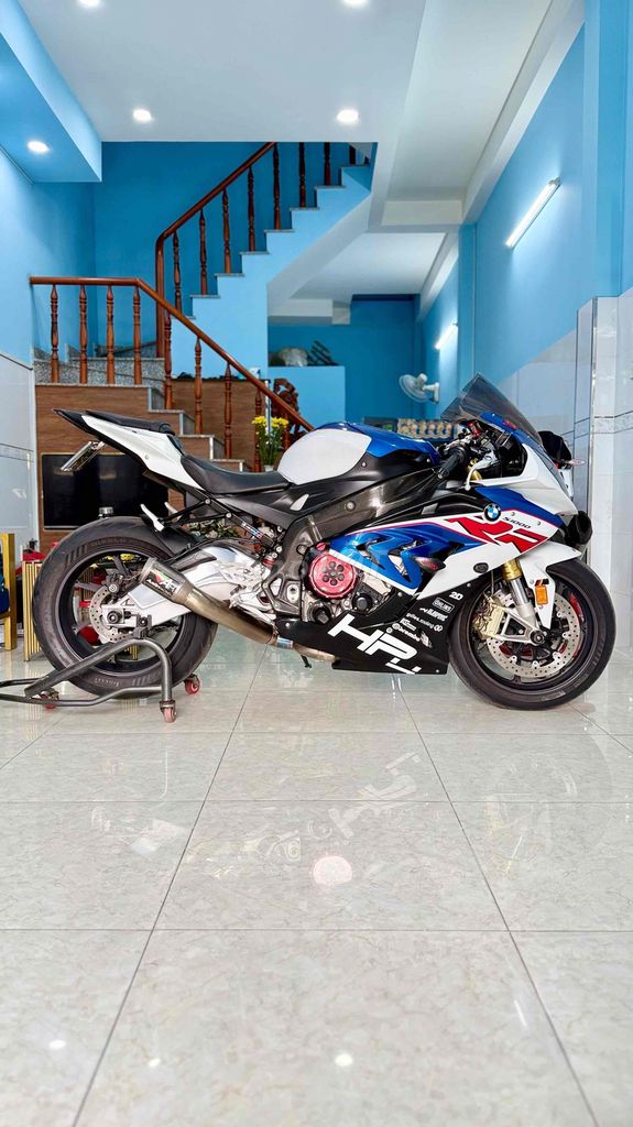 BMW S1000RR 2018 18000 km Trắng. Mua bán Xe máy tại Quận Bình Tân Tp Hồ Chí Minh được đăng bởi Hoang phong hình 1