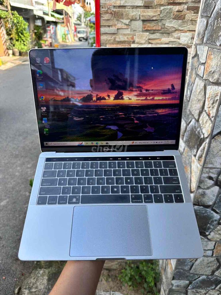 Macbook Pro 2016 touchbar i5 ram16GB/1000GB silver. Mua bán Laptop tại Quận Ninh Kiều Cần Thơ được đăng bởi Nk Store cần thơ hình 1