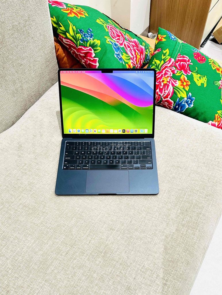 Macbook Air M2 8GB/256GB like new pin 99%. Mua bán Laptop tại Quận Hồng Bàng Hải Phòng được đăng bởi Trần Mạnh Cường hình 1