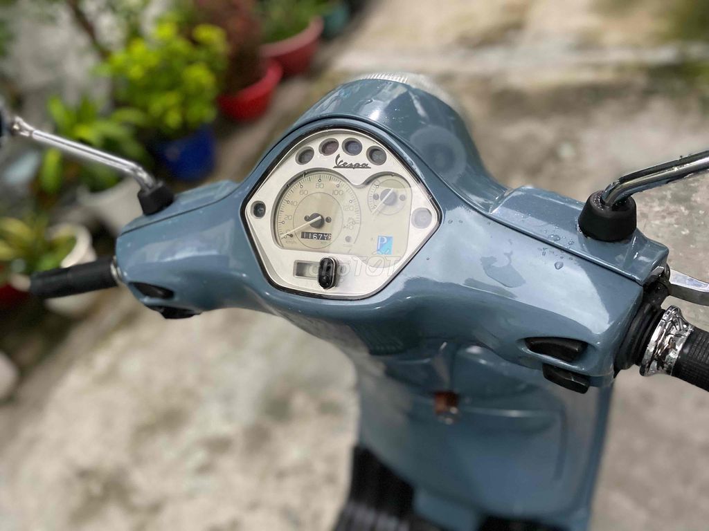 Vespa 2010 xe cực đẹp cục máy bao êm ngon. Mua bán Xe máy tại Quận 5 Tp Hồ Chí Minh được đăng bởi JM hình 4