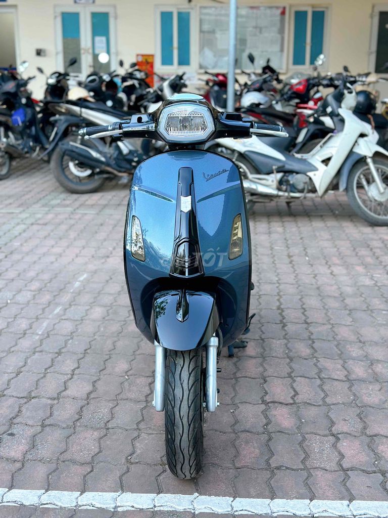 Электроскутер Vespa квадратная фара синий gtdd
