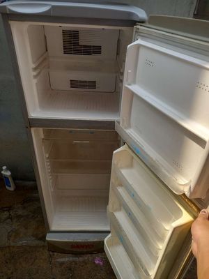 thanh lý tủ lạnh sanyo 150l không đóng tuyết