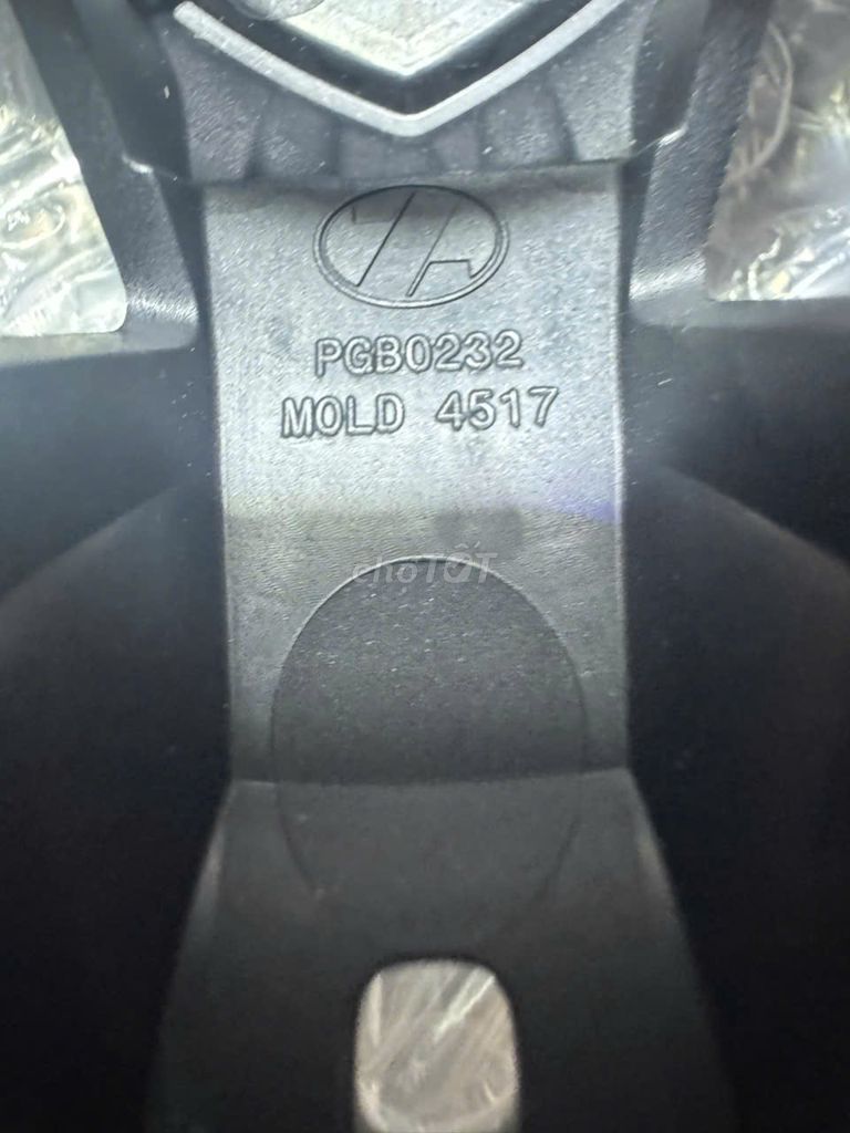 ỐP LOGO  Peugeot CHÍNH HÃNG 4008/5008 P308/408/508. Mua bán Phụ tùng xe tại Thành phố Dĩ An Bình Dương được đăng bởi hàng mới thanh lý 1 nữa giá hình 4