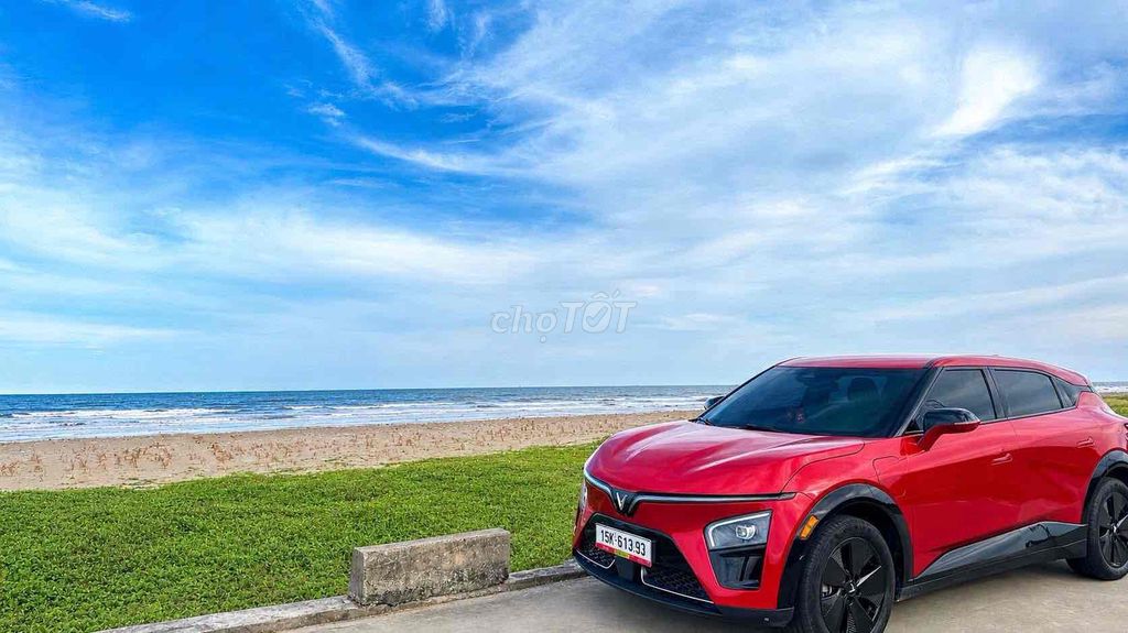 VinFast VF 7 ECO 2025 красный 38000 км