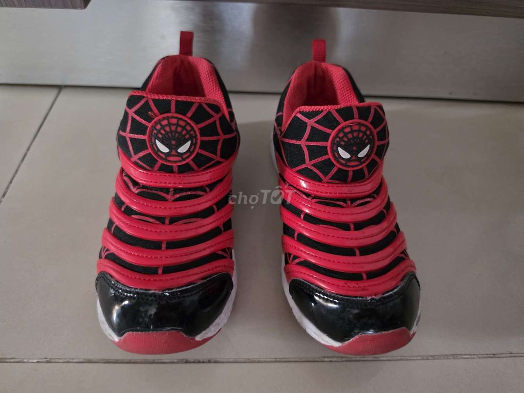 Giày thể thao bé trai size 34 đỏ đen. Mua bán Mẹ và bé tại Quận 5 Tp Hồ Chí Minh được đăng bởi Lac An hình 1