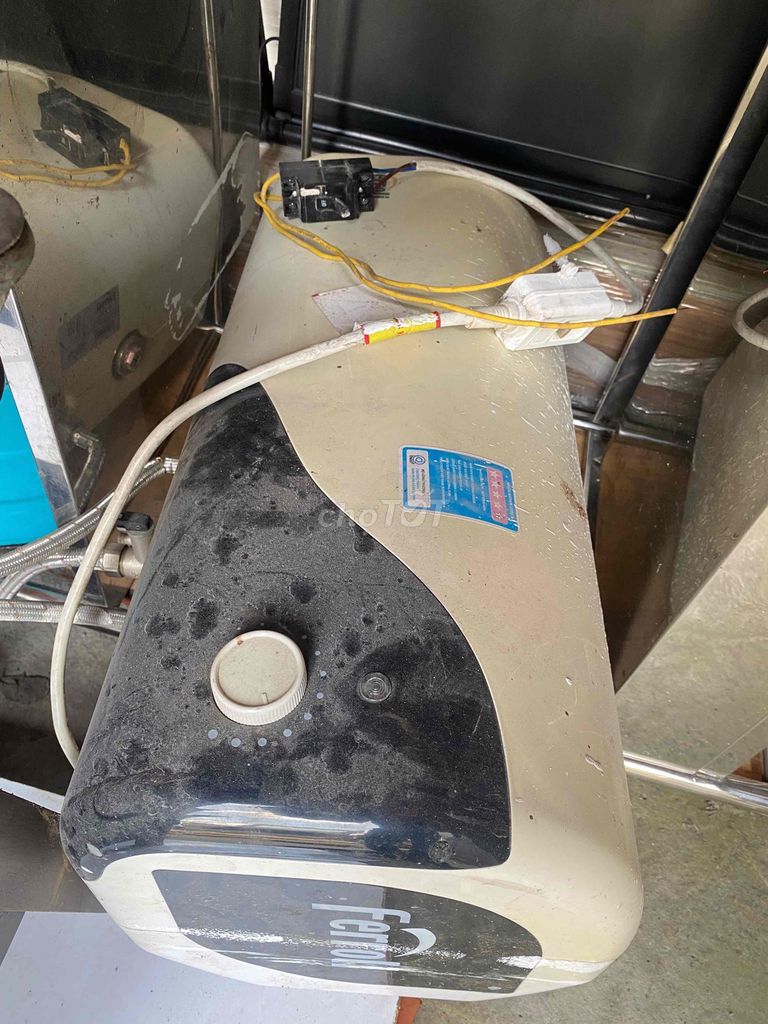 Bình nóng lạnh Ferroli Trắng, Đen. Mua bán Thiết bị vệ sinh, nhà tắm tại Quận Tân Bình Tp Hồ Chí Minh được đăng bởi Song hình 1