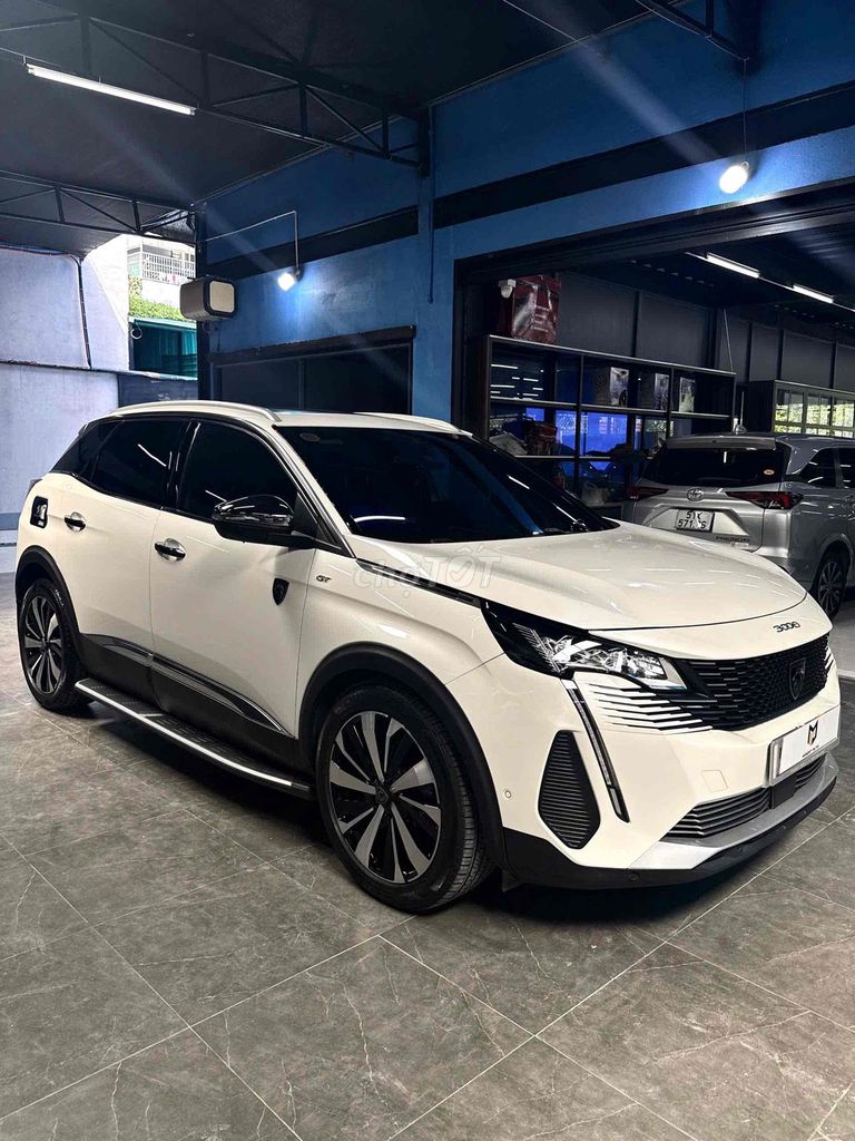Peugeot 3008 GT белый 5-местный SUV