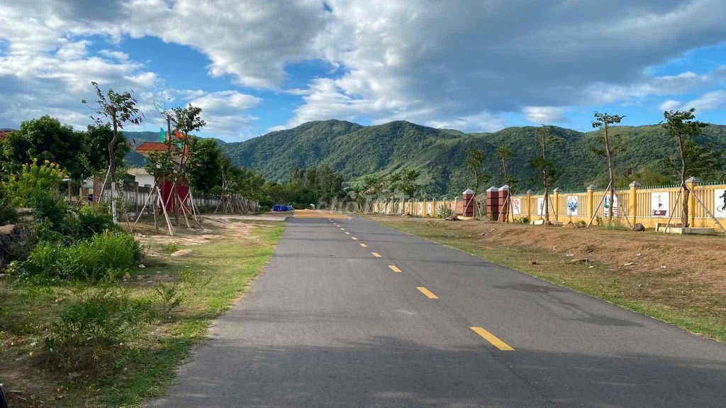 Cần bán gấp lô đất ở phù cát (cũ), bình định, cách sân bay phù cát 5km Cần bán gấp lô đất ở phù cát (cũ), bình định, cách sân bay phù cát 5km