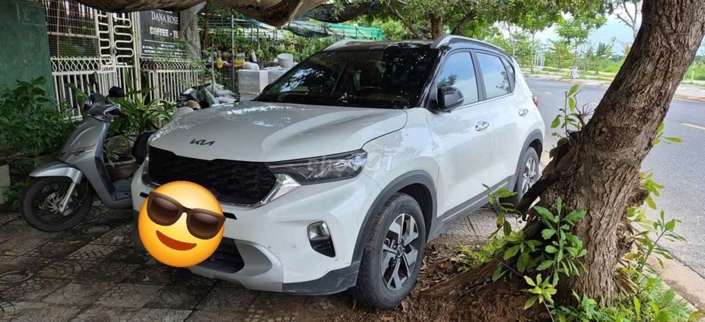 KIA Sonet Luxury 2024 белый 50 тыс. км