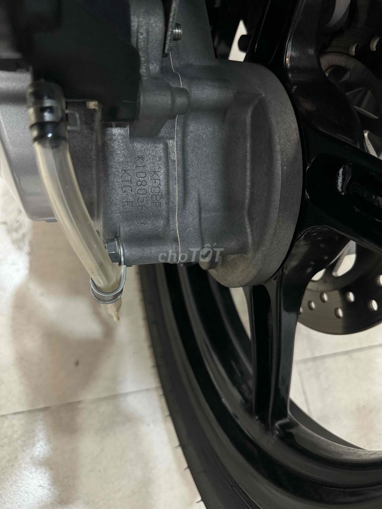 Зеленый кобальтовый скутер Honda SH150