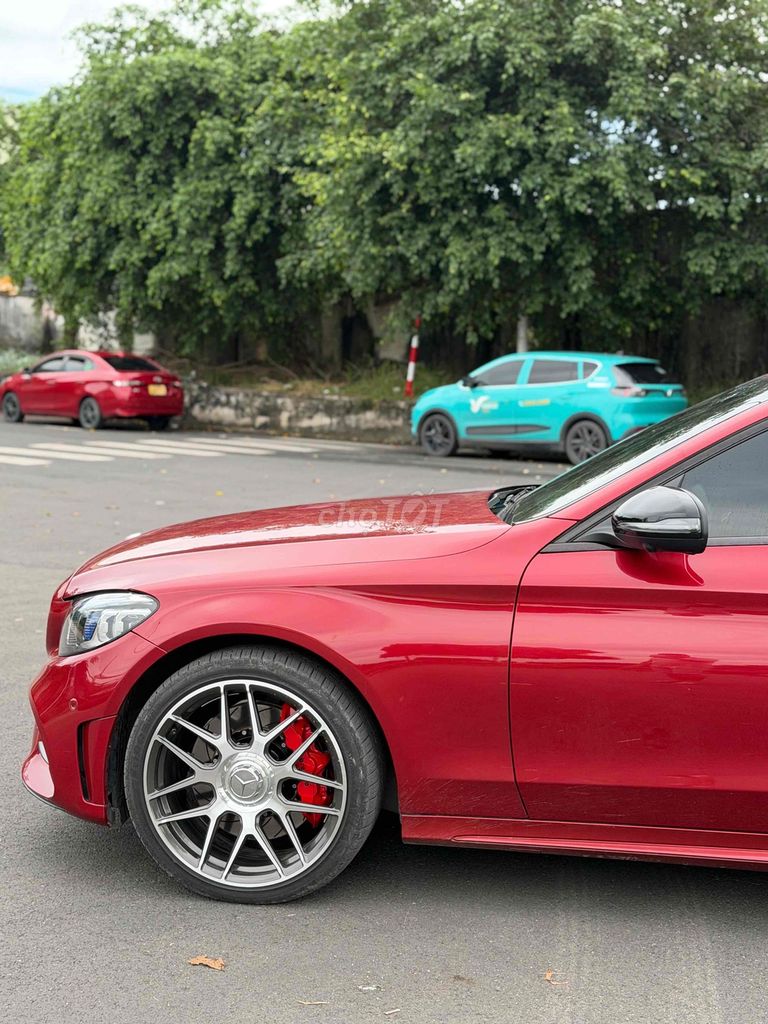 Mercedes Benz C300 AMG 2019 - 34000 km. Mua bán Ô tô tại Thành phố Dĩ An Bình Dương được đăng bởi Nguyễn Tú hình 5