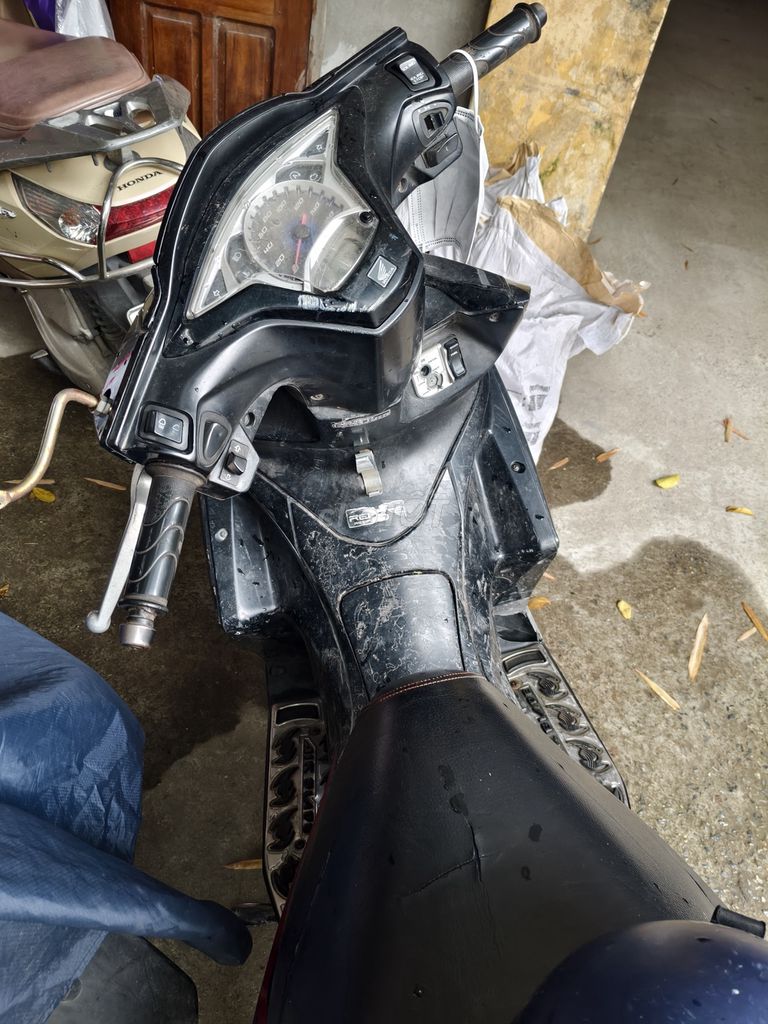 Cần bán xe airblade đời 2015 đi hơn 15 vạn. Mua bán Xe máy tại Huyện Thanh Trì Hà Nội được đăng bởi Trần duy hưng hình 2