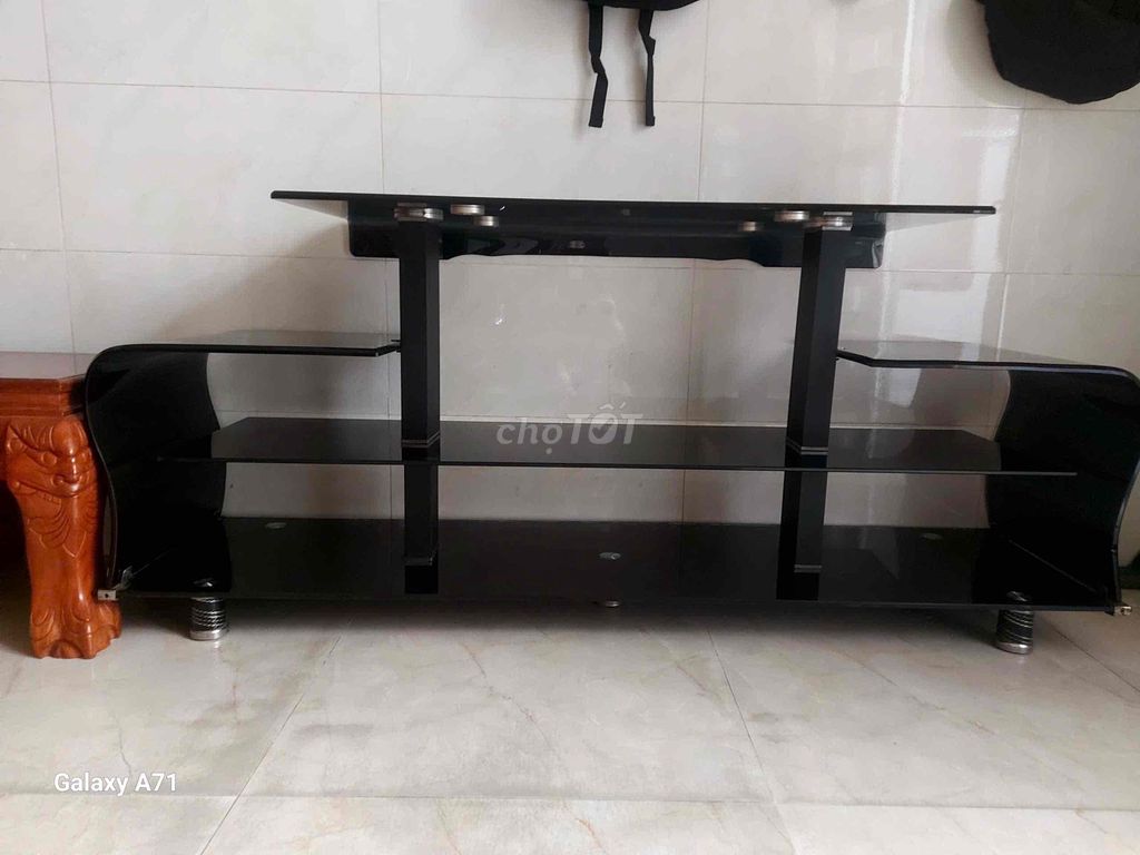 Tủ kệ kính để Tivi. Mua bán Tủ, kệ gia đình tại Quận Bình Tân Tp Hồ Chí Minh được đăng bởi Hoàng hình 1