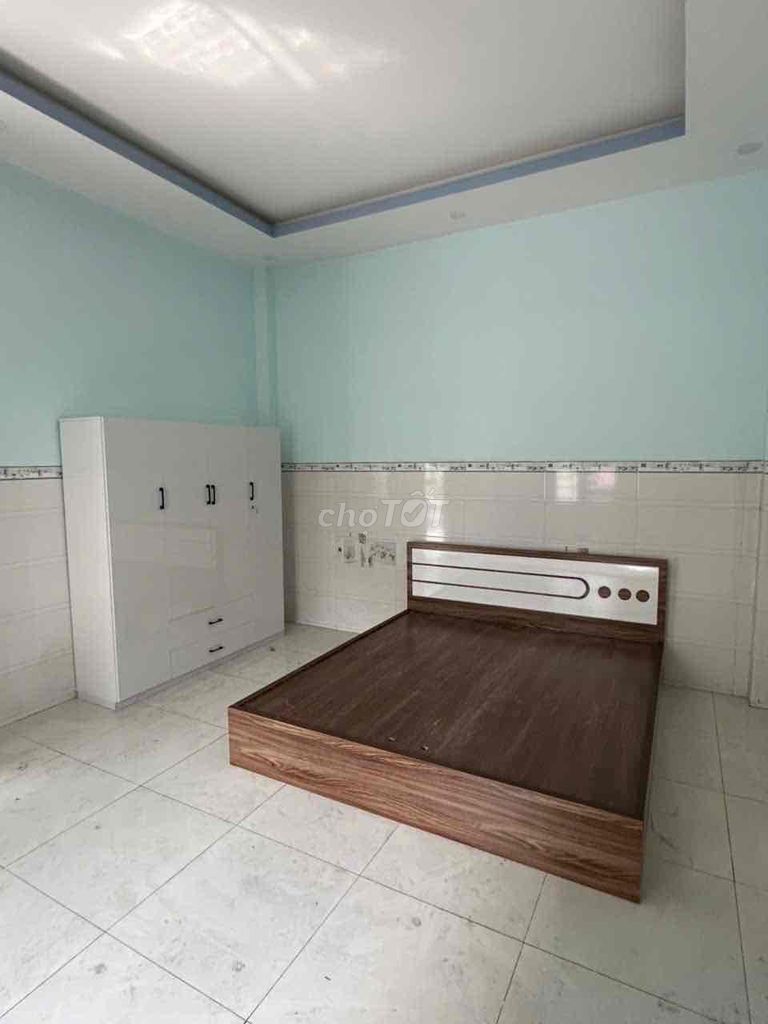 Giường ngủ gỗ hiện đại. Mua bán Giường, chăn ga gối nệm tại Thành phố Biên Hòa Đồng Nai được đăng bởi Hong Le hình 1