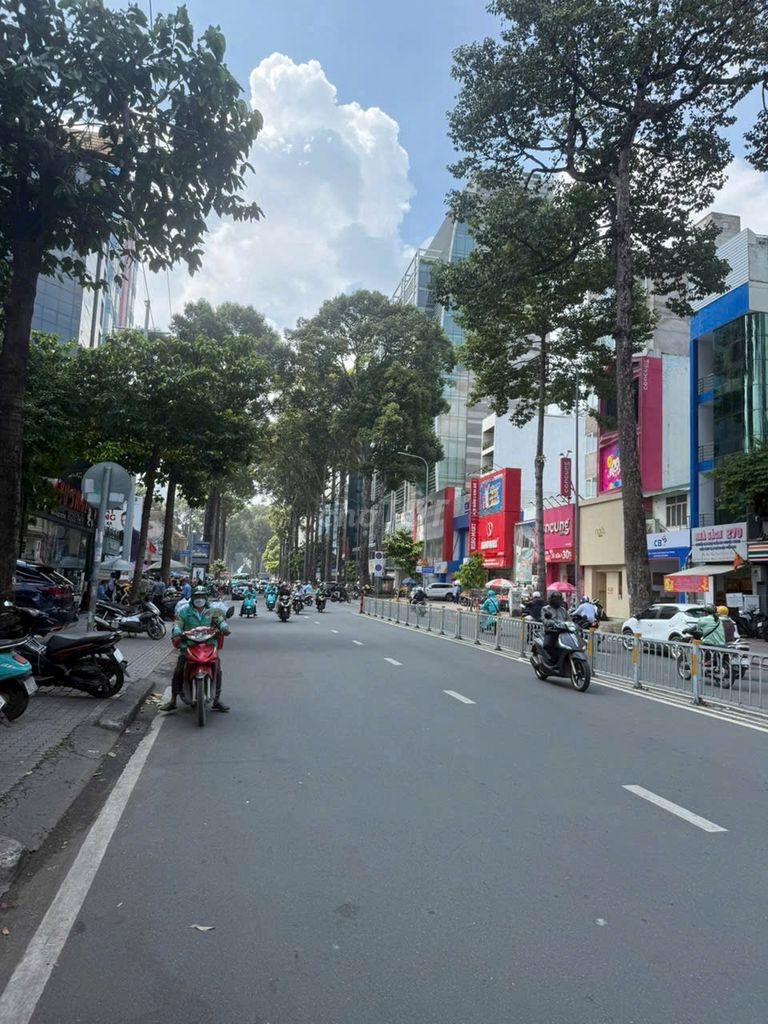 Nhà hẻm (130m²), 4 phòng ngủ, đường Nguyễn Thị Minh Khai, Q.3