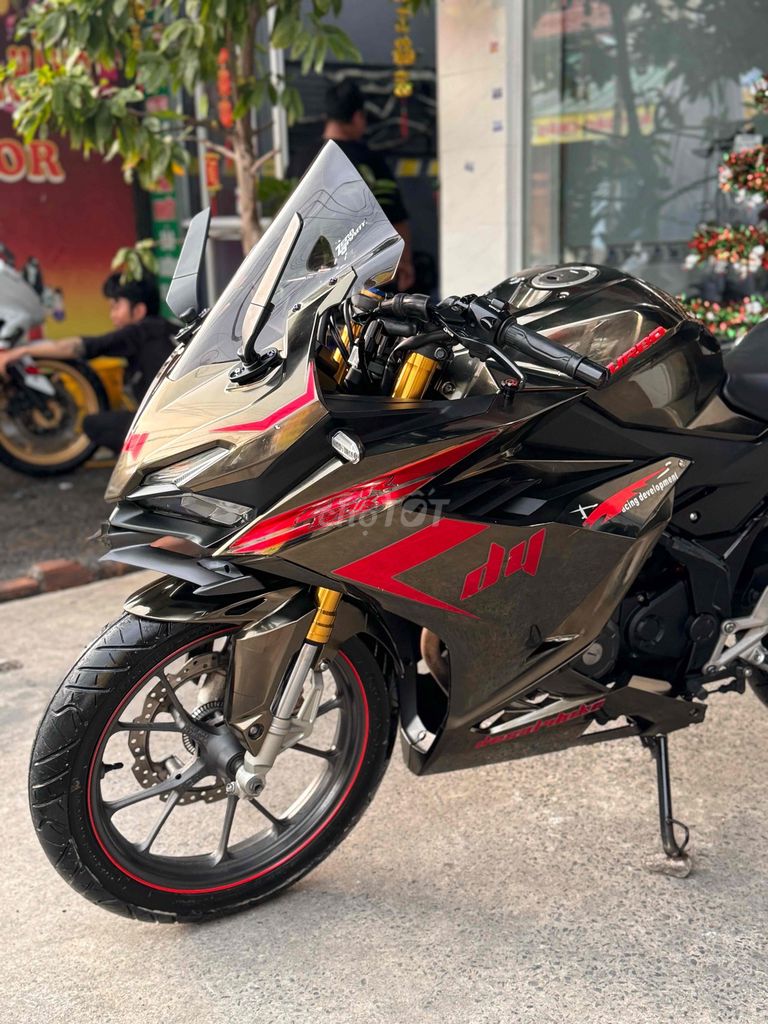 Honda CBR150R 2024 ABS Đen đỏ. Mua bán Xe máy tại Quận Bình Tân Tp Hồ Chí Minh được đăng bởi Việt Motor Bình Tân hình 4