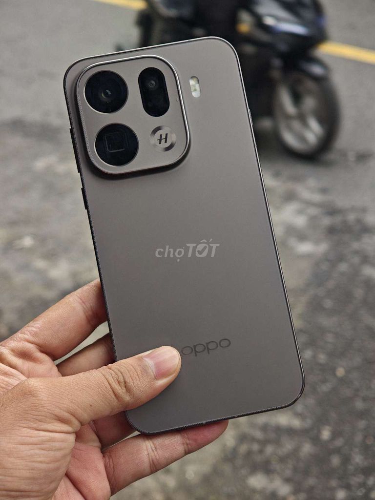 Oppo Find X9 Pro xám bán hoặc đổi. Mua bán Điện thoại tại Quận Hải Châu Đà Nẵng được đăng bởi Nguyễn Hưng hình 1