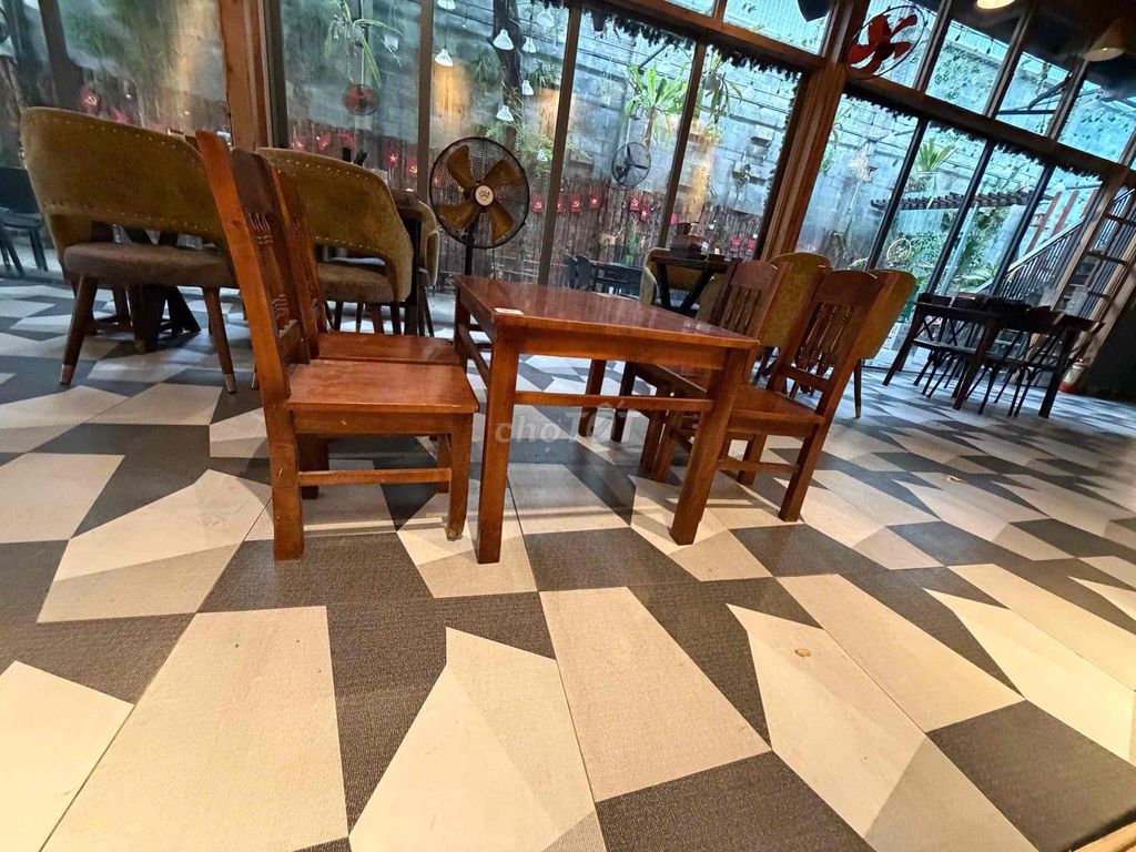 Bộ bàn ghế Gỗ Nâu Vuông 4 ghế. Mua bán Bàn ghế tại Quận Sơn Trà Đà Nẵng được đăng bởi Nguyễn Quang hình 1