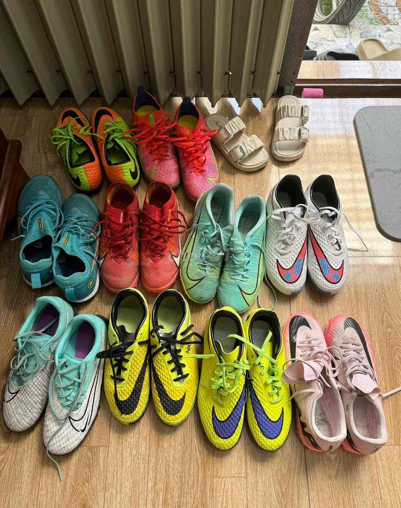 giày bóng đá ngẫu nhiên nike 3 sọc adidas. Mua bán Giày dép tại Thành phố Nam Định Nam Định được đăng bởi Đức Vũ hình 1