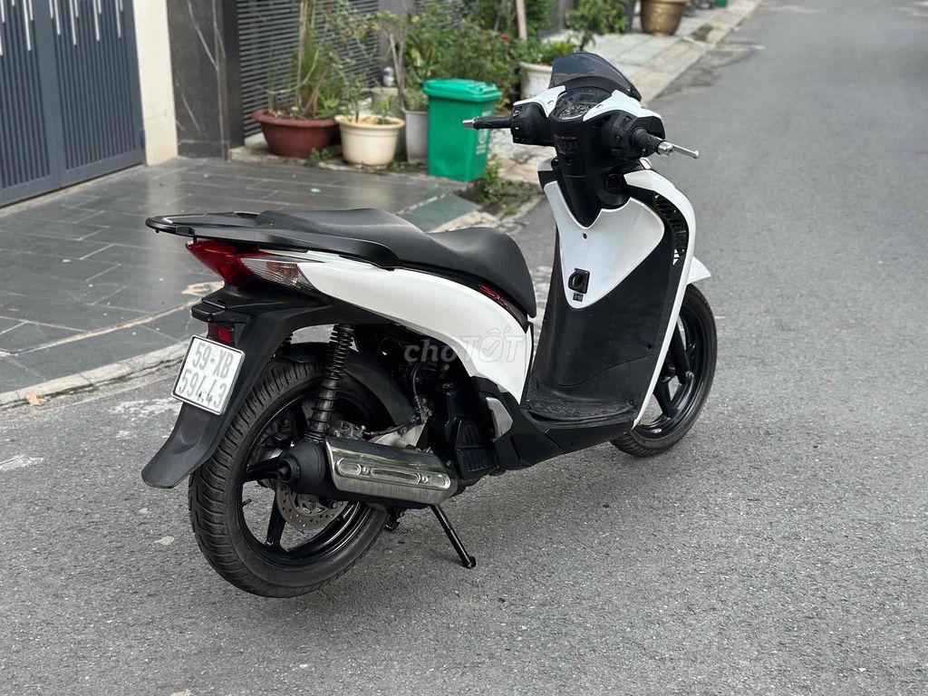 🌈Cần bán xe Honda SH 125cc ĐK 2014 Khoá Smartkey B