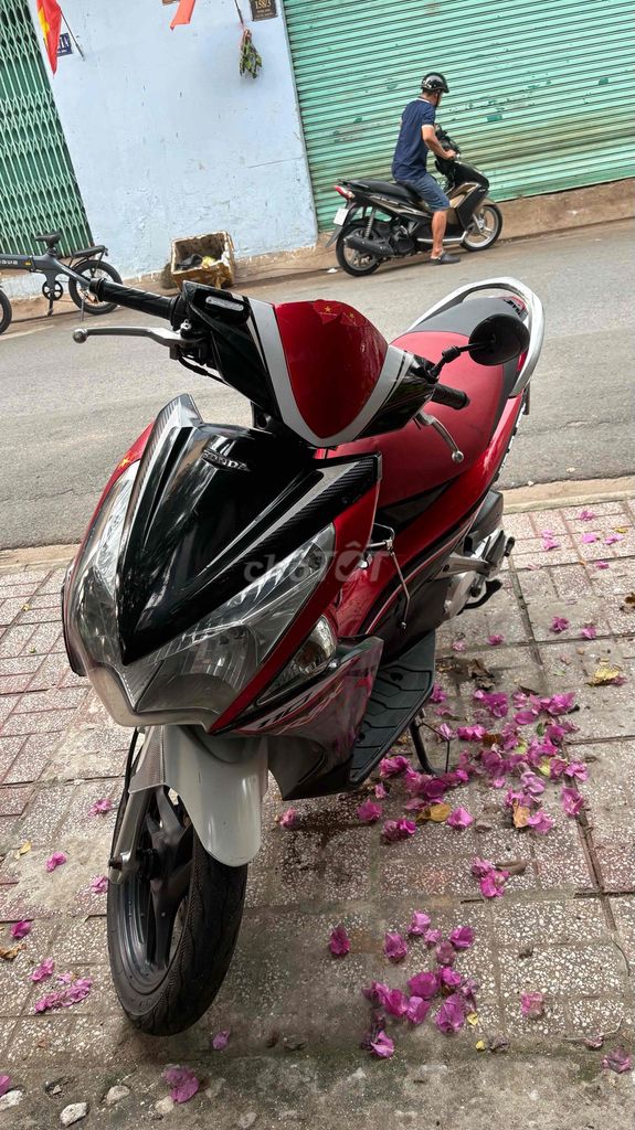 Honda Air Blade 2023 красно-черный