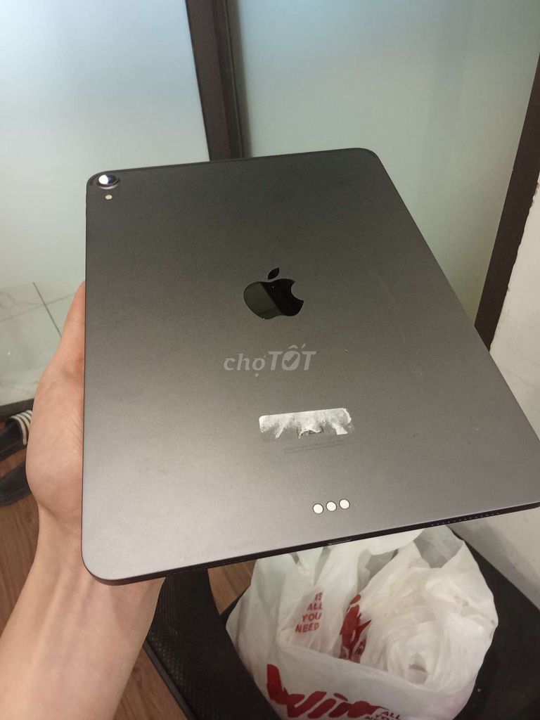 iPad Pro 11" 2018 64GB Wifi văn phòng thanh lý. Mua bán Máy tính bảng tại Quận Thanh Xuân Hà Nội được đăng bởi Minh Trần hình 1