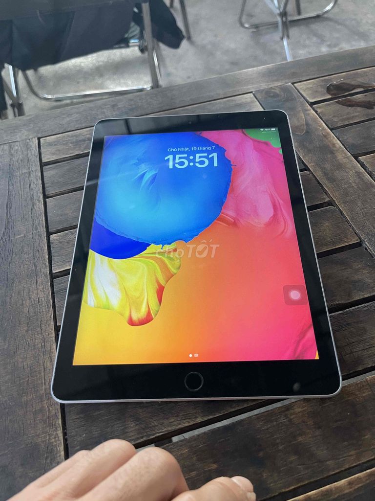Apple iPad Gen 5 Bạc. Mua bán Máy tính bảng tại Thành phố Biên Hòa Đồng Nai được đăng bởi HG Anh hình 1