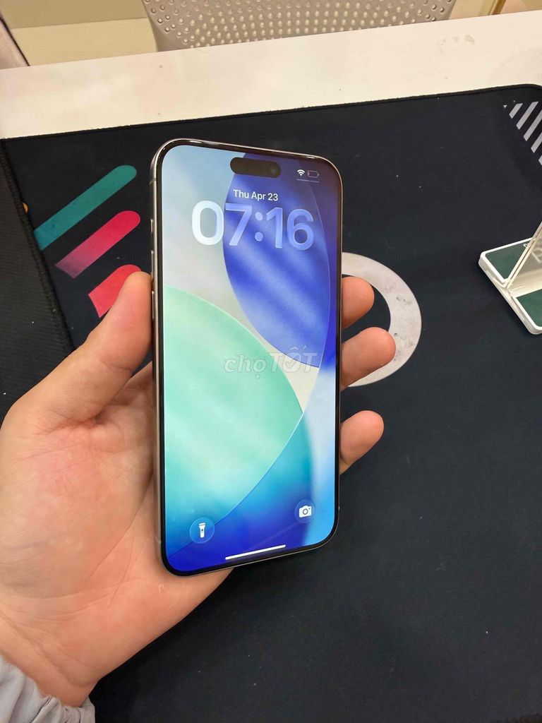 iPhone 15 Pro Max 256GB titan, Bản Quốc Tế. Mua bán Điện thoại tại Quận Ngô Quyền Hải Phòng được đăng bởi Khánh Nguyễn hình 1
