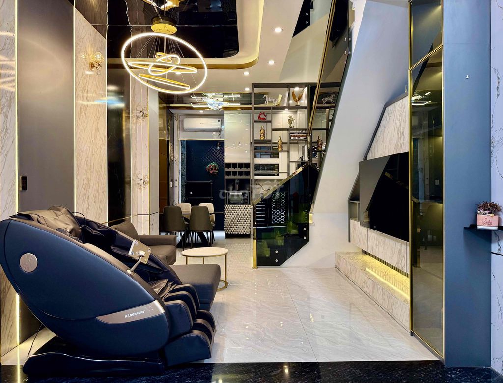 СОБСТВЕННИК ПРОДАЁТ - ЕСТЬ МАСТЕР-СПАЛЬНЯ - Дом в KDC The Sun Residence
