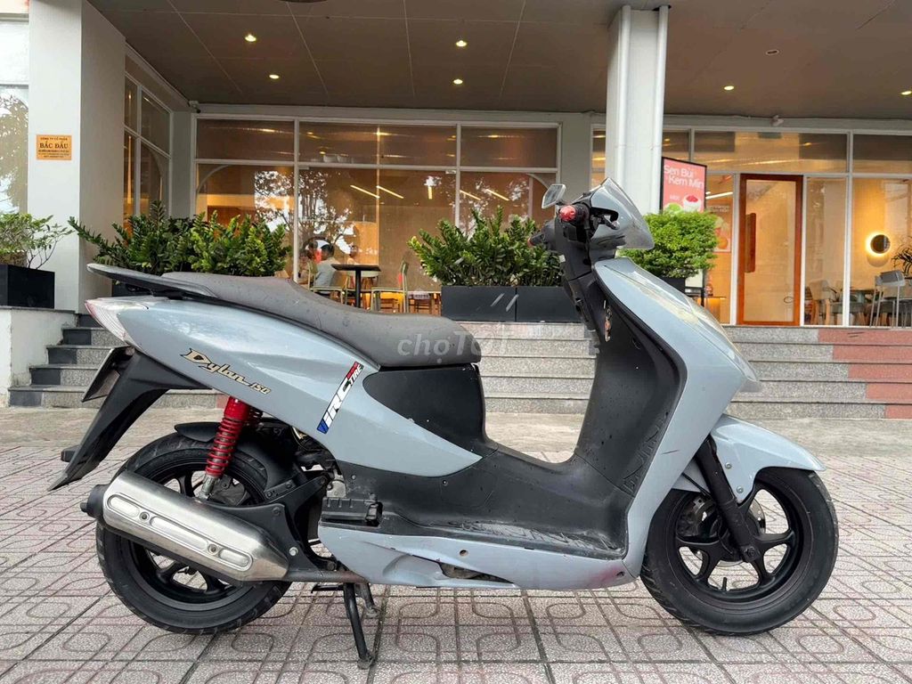 Honda Dylan 150 с городскими номерами (BSTP)