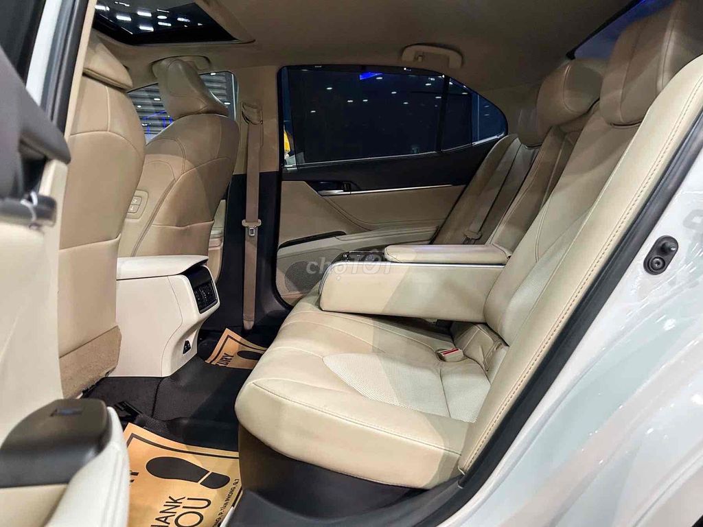 Toyota Camry 2022 2.5HV - 28000 km. Mua bán Ô tô tại Quận 7 Tp Hồ Chí Minh được đăng bởi Lê Văn Út hình 16