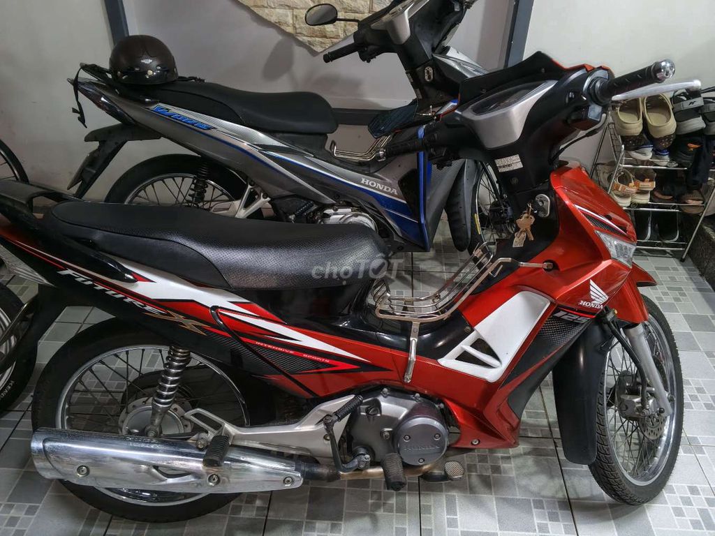 Honda Future X красный, полуавтомат 2010