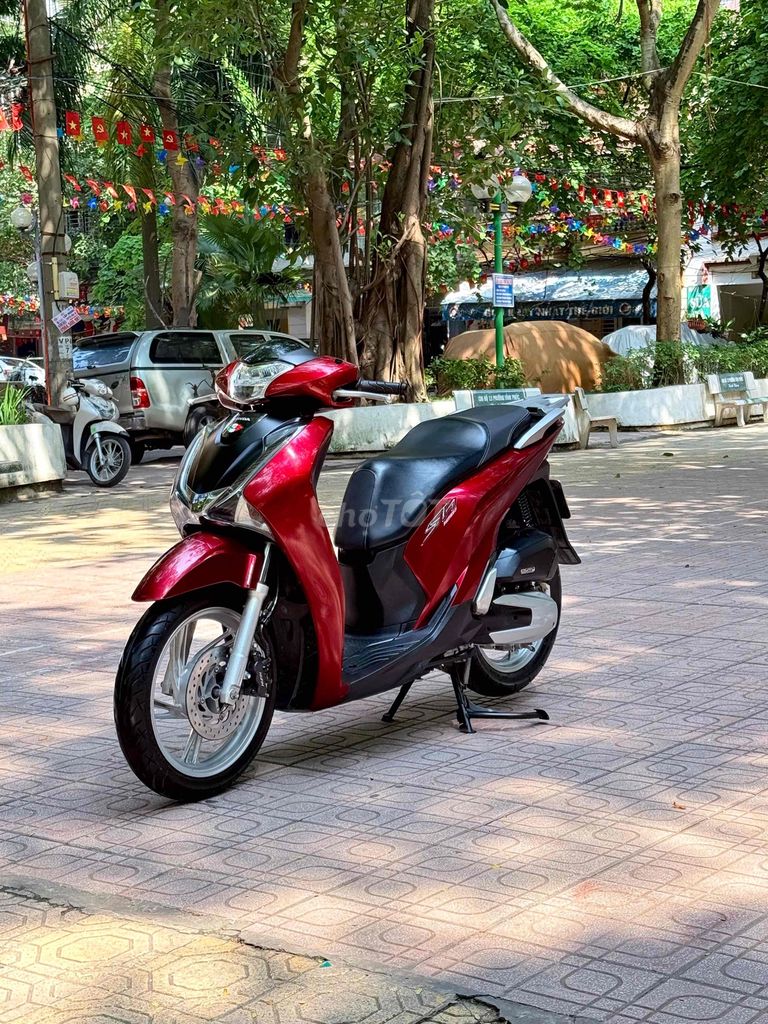Honda SH125 CBS 2018 бордовый в отличном оригинальном состоянии