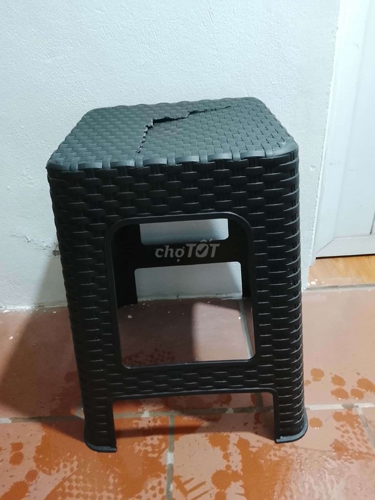 Ghế nhựa cao nứt . Mua bán Bàn ghế tại Quận Hai Bà Trưng Hà Nội được đăng bởi Vảo nick xem thêm  hình 1