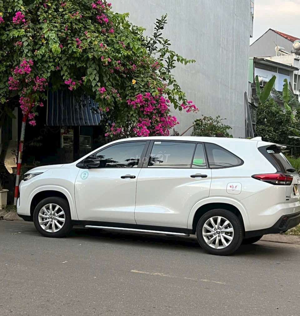 Toyota Innova Cross 2026 2.0L Trắng. Mua bán Ô tô tại Quận Hải Châu Đà Nẵng được đăng bởi ĐẠI LÝ TOYOTA ĐÀ NẴNG hình 4