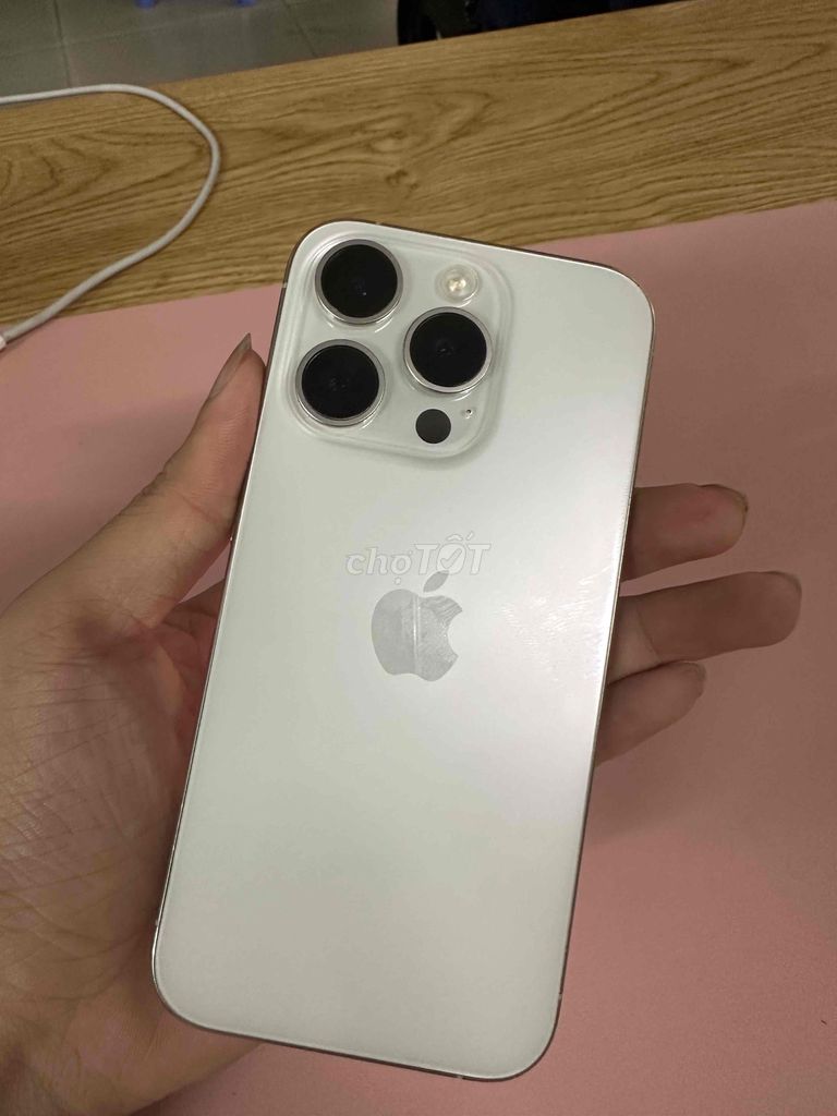 Apple iPhone 15 Pro 128GB Trắng 84%. Mua bán Điện thoại tại Quận Ngũ Hành Sơn Đà Nẵng được đăng bởi Trieu Le hình 1