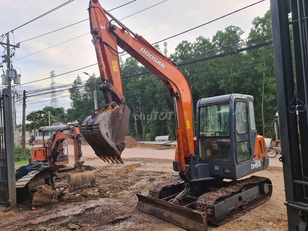 Xe cuốc Doosan DH55 Hàn  Quốc  .. Mua bán Phương tiện khác tại Thành phố Biên Hòa Đồng Nai được đăng bởi Danh Nguyễn hình 2