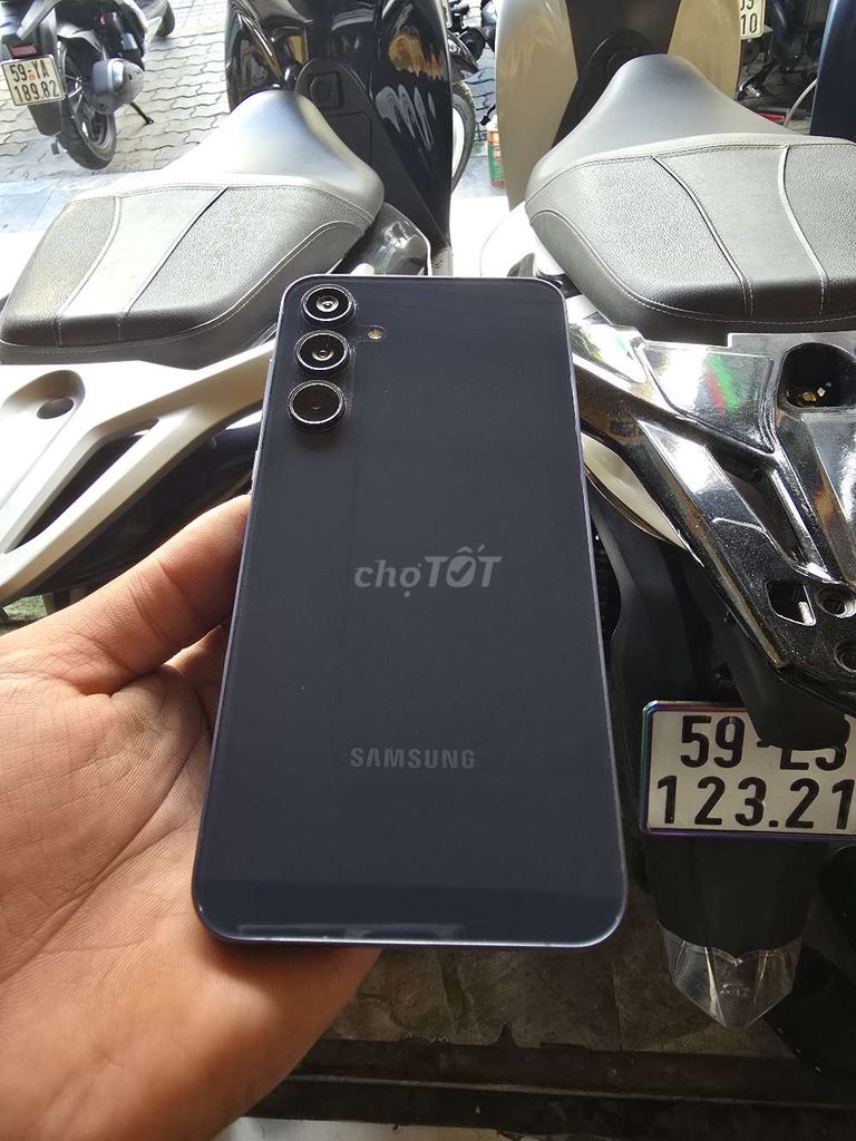Samsung A55 5G 128/8gb,zin đẹp 99%,đẹp như mới. Mua bán Điện thoại tại Huyện Hóc Môn Tp Hồ Chí Minh được đăng bởi           CẦM ĐỒ TÍN PHÁT hình 1