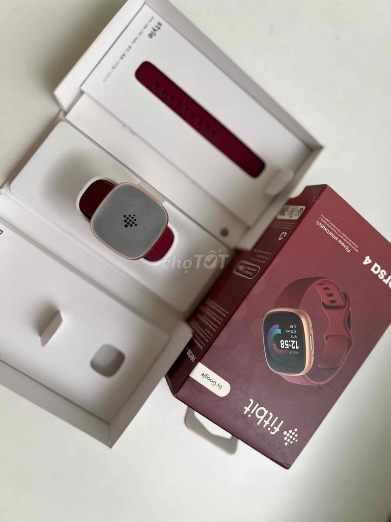Fitbit Versa 4 Đỏ case vàng Mới. Mua bán Thiết bị đeo thông minh tại Quận 6 Tp Hồ Chí Minh được đăng bởi Đinh Trọng Hòa hình 1