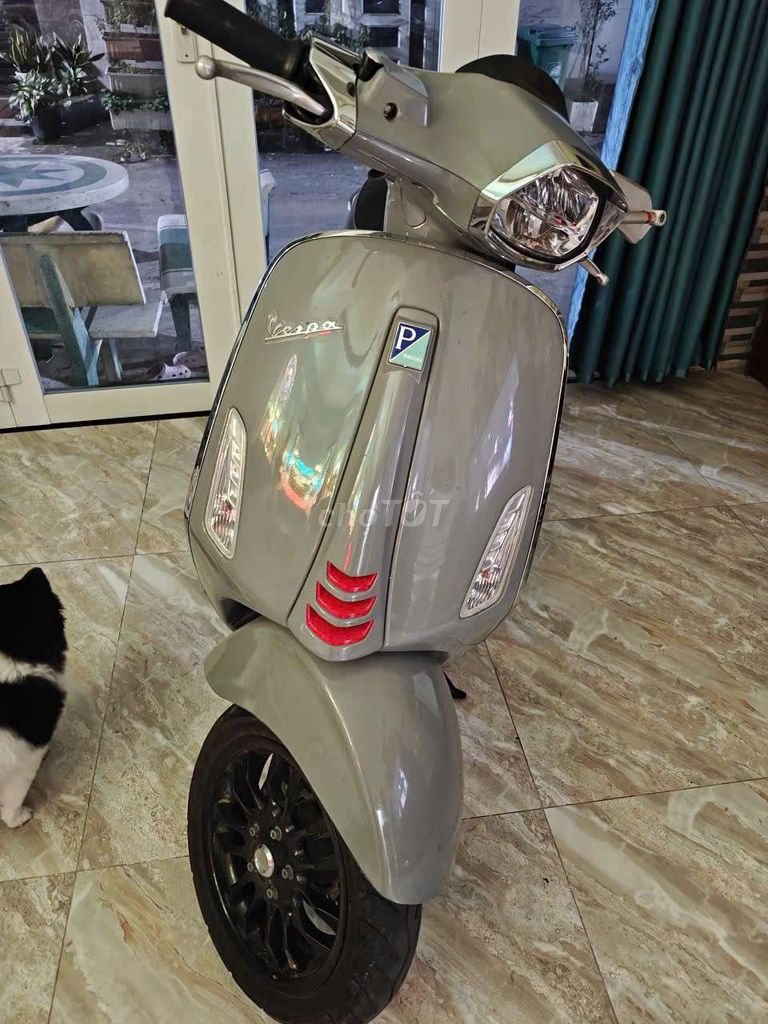 Принт Piaggio Vespa 2021 проехал 10 000 км.
