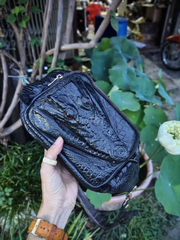 Túi chéo đầu đọc lạ . Mua bán Túi xách tại Huyện An Phú An Giang được đăng bởi THẮNG ĐỒ DA hình 1