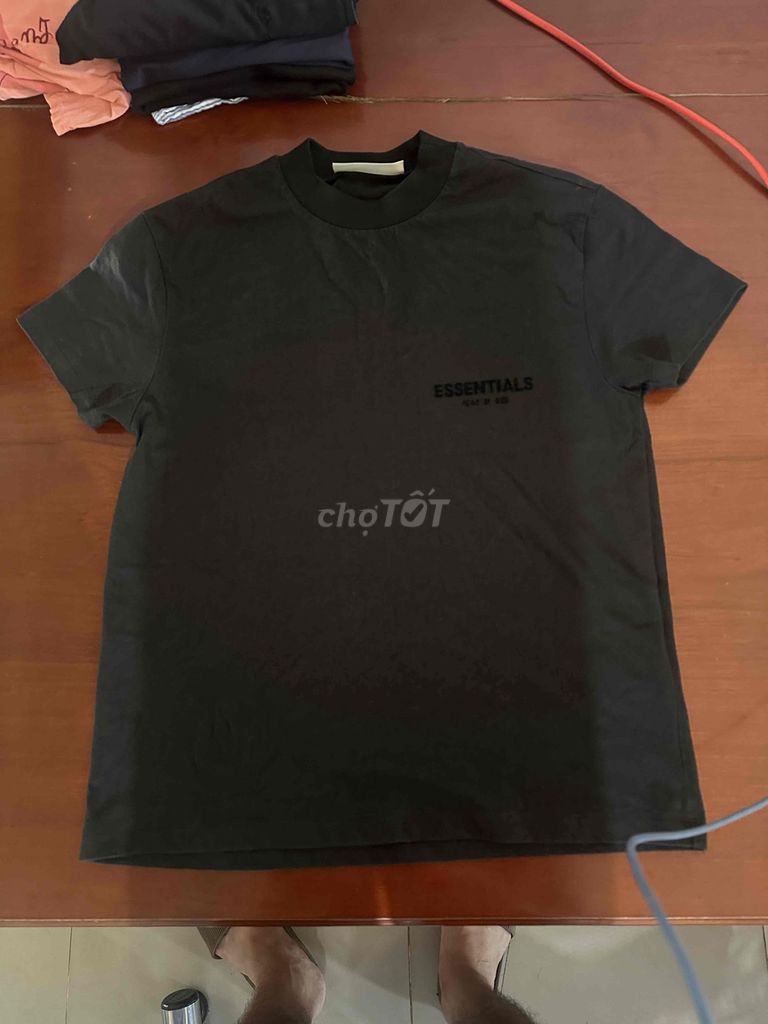 Áo thun Essentials đen unisex size XS. Mua bán Quần áo tại Huyện Mỏ Cày Nam Bến Tre được đăng bởi Nguyễn Khang hình 1