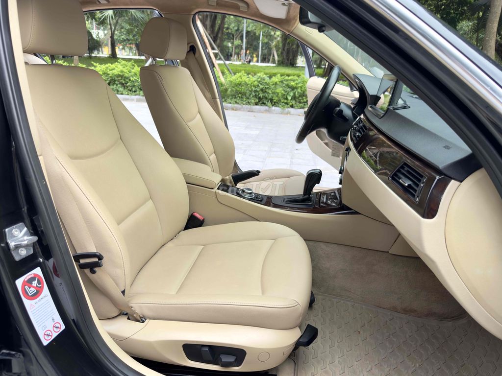 BMW 3 Series 325i 2010. Mua bán Ô tô tại Quận Long Biên Hà Nội được đăng bởi Tạ Dũng hình 10