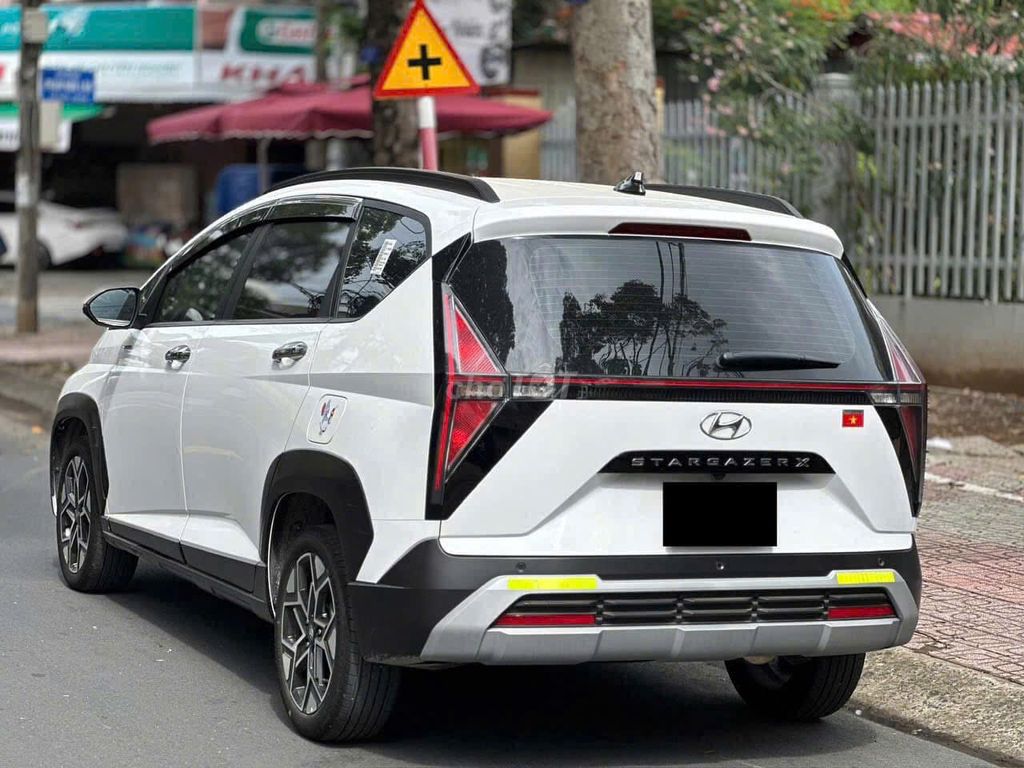 Hyundai Stargazer X Trắng 7 chỗ. Mua bán Ô tô tại Quận Bắc Từ Liêm Hà Nội được đăng bởi Thế Anh Vũ hình 2